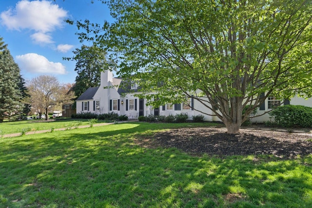 216 Ridgeway Rd, Lexington, KY 40502 - view of front facade with a chimney and a front lawn