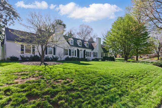 216 Ridgeway Rd, Lexington, KY 40502 - cape cod home with a front lawn