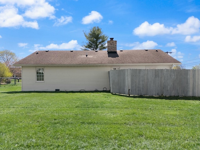 1124 Heartland Dr, Somerset, KY 42503 - back of property with a yard, fence, and a chimney