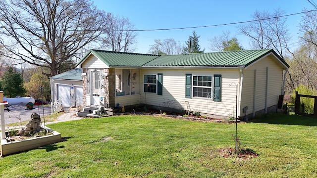 158 Halcomb E Rd, Orlando, KY 40460 - view of front facade with entry steps, an outbuilding, metal roof, and a front yard
