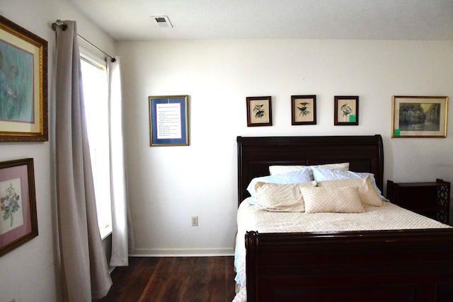 367 Old Rocky Rd, Mount Vernon, KY 40456 - bedroom featuring visible vents, dark wood-style flooring, and baseboards