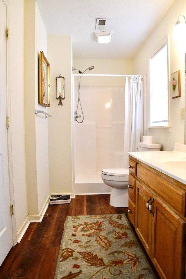 367 Old Rocky Rd, Mount Vernon, KY 40456 - bathroom with vanity, toilet, a shower with shower curtain, wood finished floors, and visible vents