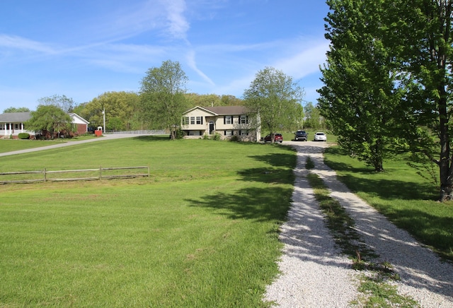 312 Springhurst Dr, Berea, KY 40403 - view of front of property featuring fence, gravel driveway, and a front lawn