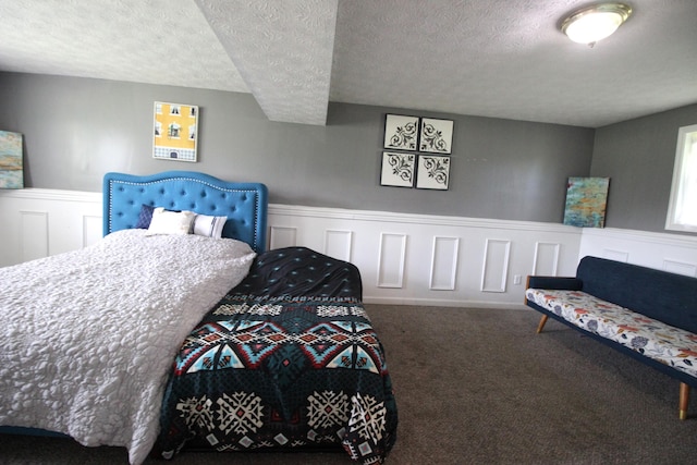 312 Springhurst Dr, Berea, KY 40403 - carpeted bedroom with a textured ceiling and a wainscoted wall