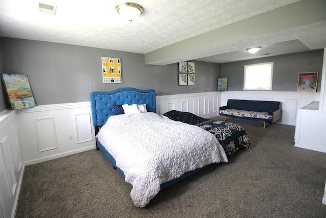 312 Springhurst Dr, Berea, KY 40403 - carpeted bedroom featuring visible vents, a textured ceiling, a decorative wall, and a wainscoted wall