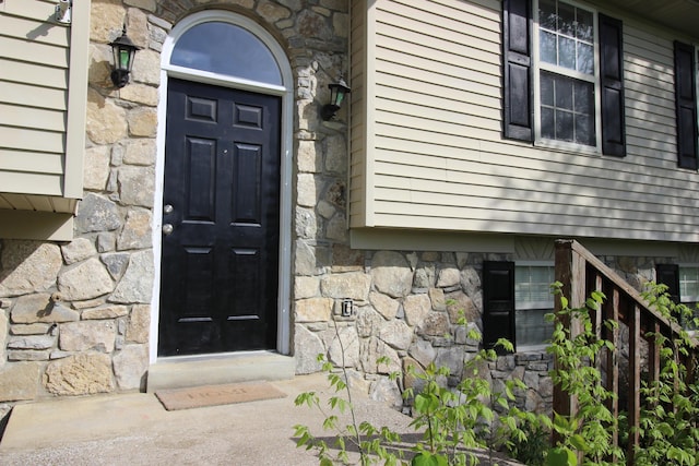 312 Springhurst Dr, Berea, KY 40403 - property entrance with stone siding