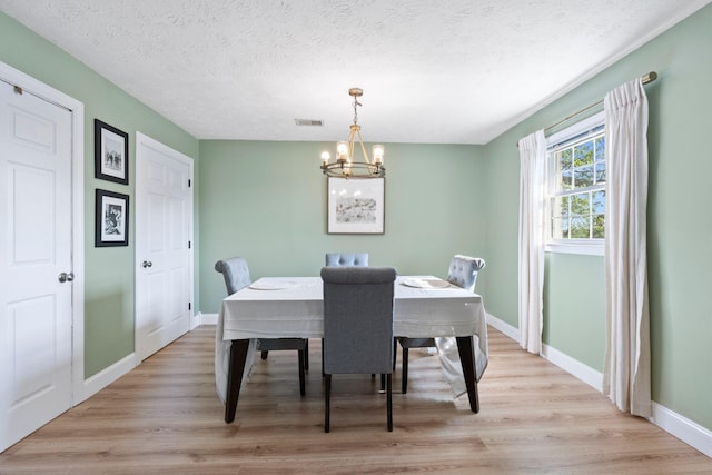 124 Clays Ferry Dr, Richmond, KY 40475 - dining space featuring a textured ceiling, baseboards, an inviting chandelier, visible vents, and light wood-type flooring