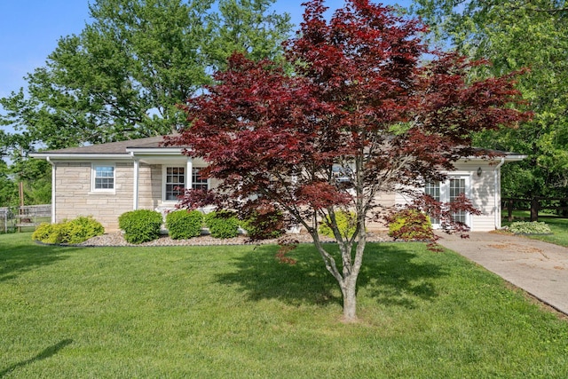 124 Clays Ferry Dr, Richmond, KY 40475 - obstructed view of property featuring stone siding, fence, and a front lawn