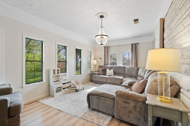 124 Clays Ferry Dr, Richmond, KY 40475 - living room featuring baseboards, visible vents, a textured ceiling, and wood finished floors