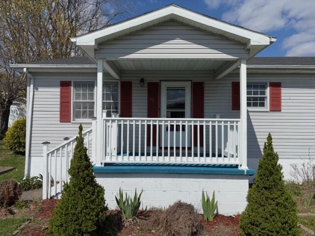 view of front facade featuring a porch
