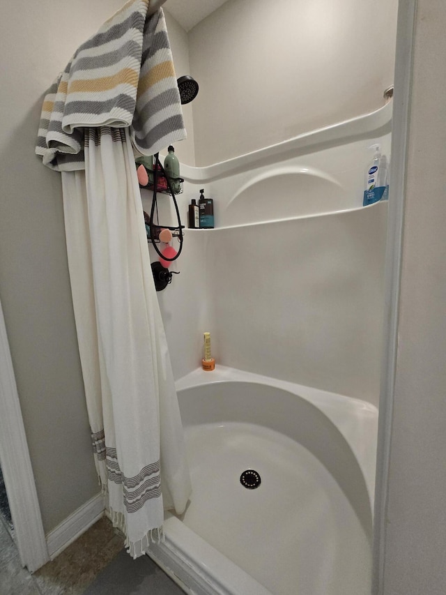 1778 Elkin Station Rd, Winchester, KY 40391 - bathroom featuring a shower with shower curtain