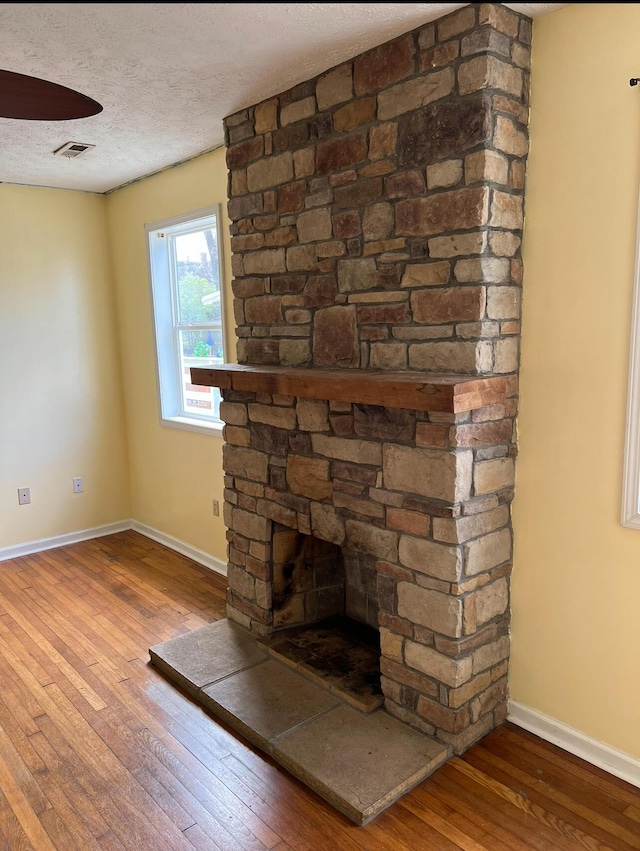 115 Georgia St, Winchester, KY 40391 - room details with visible vents, baseboards, and wood finished floors