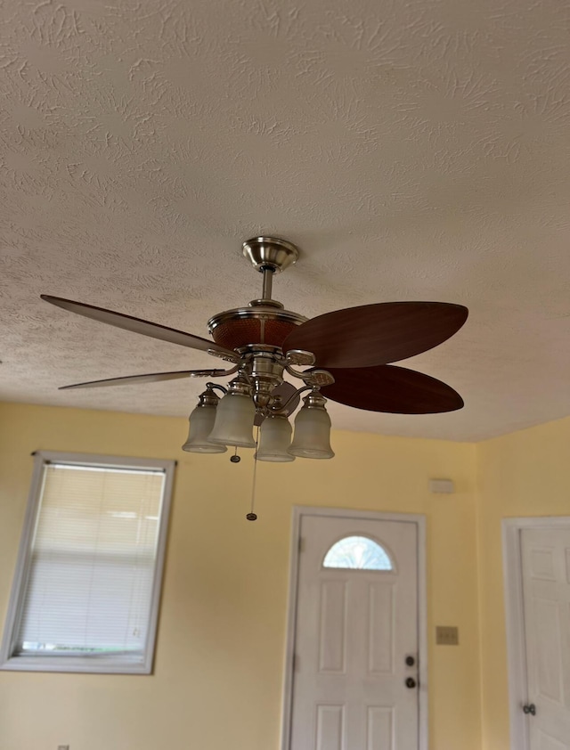 115 Georgia St, Winchester, KY 40391 - room details featuring a textured ceiling and a ceiling fan