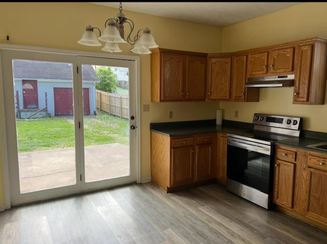 115 Georgia St, Winchester, KY 40391 - kitchen with brown cabinetry, stainless steel electric stove, an inviting chandelier, and under cabinet range hood