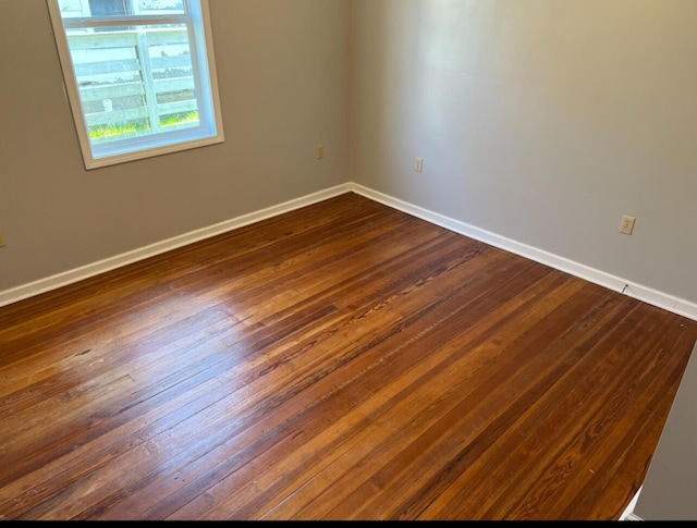 115 Georgia St, Winchester, KY 40391 - unfurnished room featuring dark wood-type flooring and baseboards