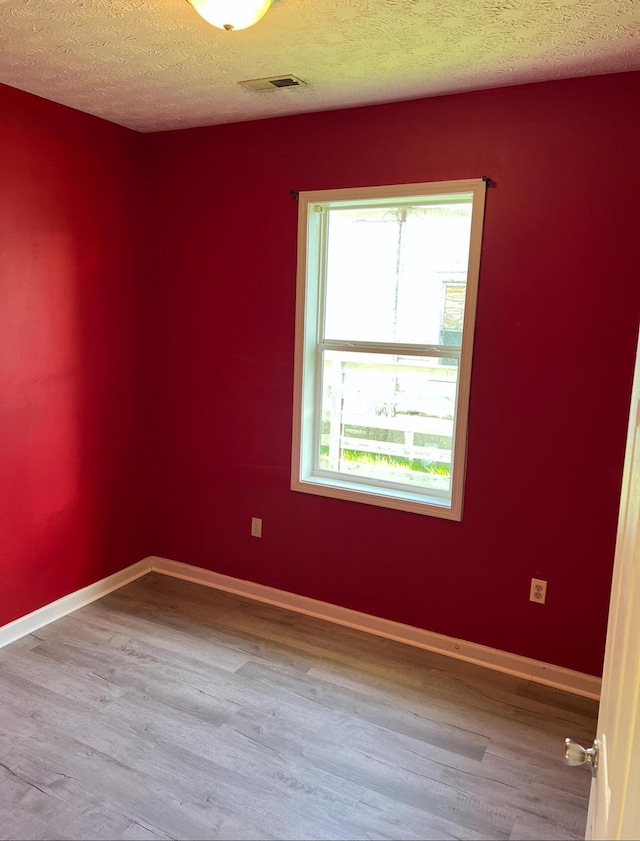 115 Georgia St, Winchester, KY 40391 - empty room with visible vents, a textured ceiling, baseboards, and wood finished floors