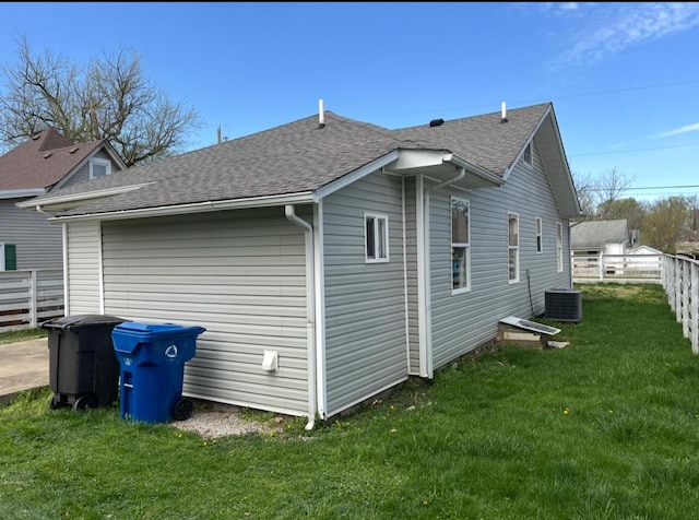 115 Georgia St, Winchester, KY 40391 - view of side of home featuring cooling unit, roof with shingles, a yard, and fence