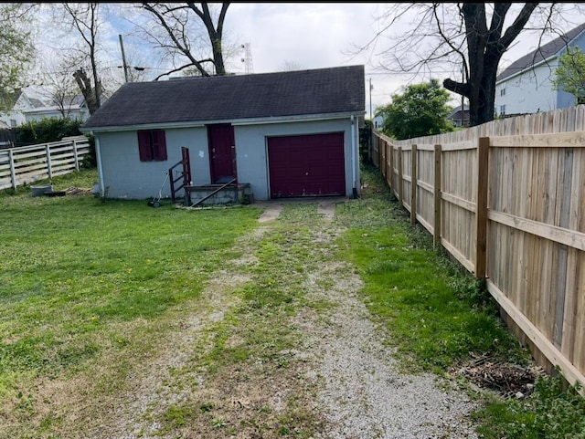 115 Georgia St, Winchester, KY 40391 - view of outbuilding featuring driveway, fence private yard, and an outdoor structure