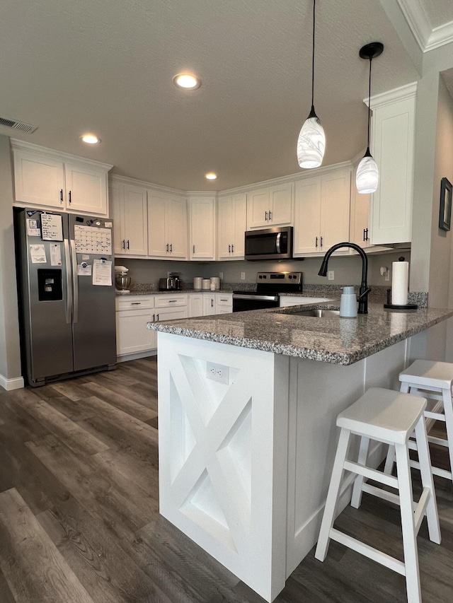 108 Allyson Cir, Junction City, KY 40440 - kitchen featuring visible vents, white cabinetry, a sink, and appliances with stainless steel finishes