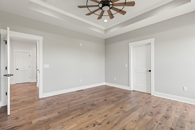 215 Berkley Hall Dr, Berea, KY 40403 - empty room featuring a tray ceiling, crown molding, a ceiling fan, wood finished floors, and baseboards