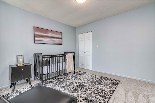 bedroom featuring a closet, baseboards, and carpet flooring