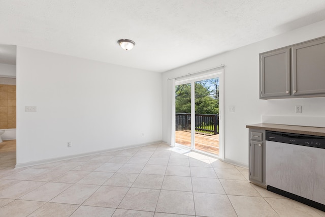 unfurnished dining area featuring light tile patterned floors and baseboards