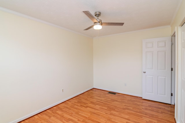 406 Kenway St, Berea, KY 40403 - unfurnished room with light wood-type flooring, baseboards, visible vents, a ceiling fan, and ornamental molding