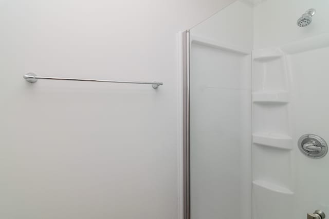 406 Kenway St, Berea, KY 40403 - full bath with walk in shower