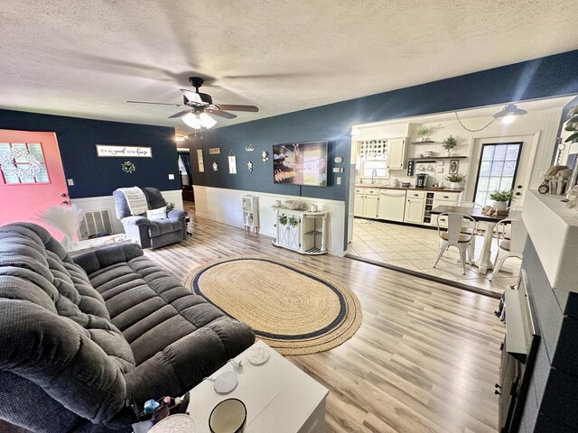 1870 Rush Branch Rd, Somerset, KY 42501 - living area with visible vents, ceiling fan, light wood finished floors, and a textured ceiling