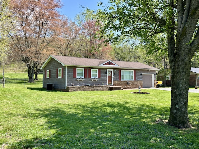 1870 Rush Branch Rd, Somerset, KY 42501 - single story home featuring driveway, a front lawn, fence, and an attached garage