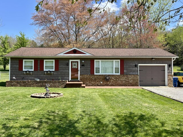 1870 Rush Branch Rd, Somerset, KY 42501 - single story home with a front yard, an attached garage, brick siding, and gravel driveway