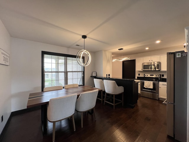 dining area with an inviting chandelier, visible vents, dark wood-style flooring, baseboards, and recessed lighting