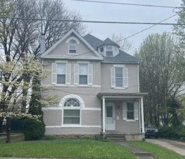 142 Old Lafayette Ave, Lexington, KY 40502 - victorian home with a front lawn