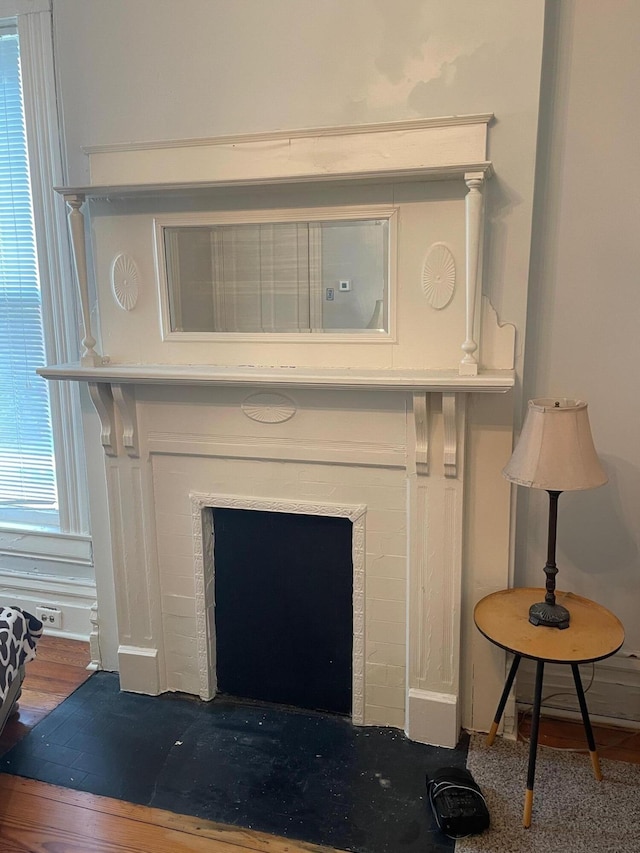 142 Old Lafayette Ave, Lexington, KY 40502 - interior details featuring wood finished floors