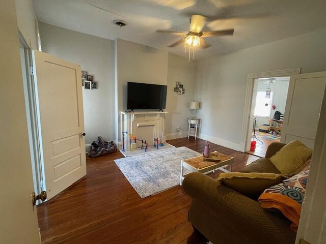 142 Old Lafayette Ave, Lexington, KY 40502 - living area with baseboards, wood finished floors, and a ceiling fan