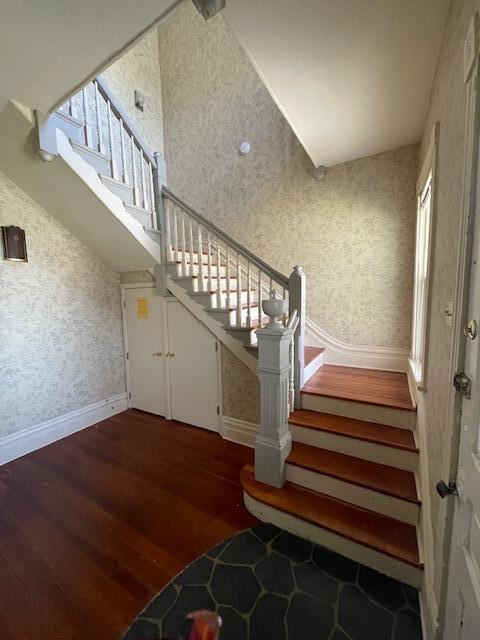 142 Old Lafayette Ave, Lexington, KY 40502 - stairs featuring wallpapered walls and wood finished floors