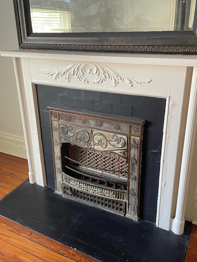 142 Old Lafayette Ave, Lexington, KY 40502 - interior details featuring a fireplace with flush hearth and wood finished floors