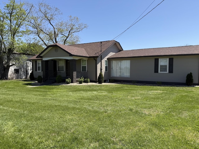 21 N Gregory St, Monticello, KY 42633 - single story home featuring roof with shingles, covered porch, and a front yard