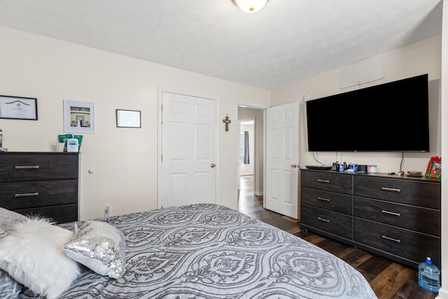 357 Burchwood Dr, Berea, KY 40403 - bedroom with dark wood-style floors and a textured ceiling