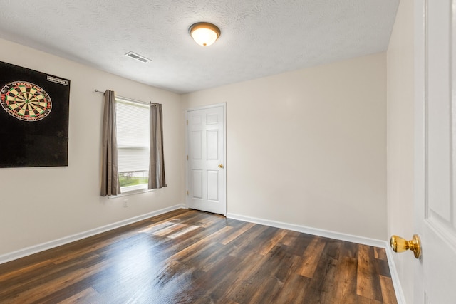 357 Burchwood Dr, Berea, KY 40403 - unfurnished room with a textured ceiling, baseboards, dark wood-style floors, and visible vents