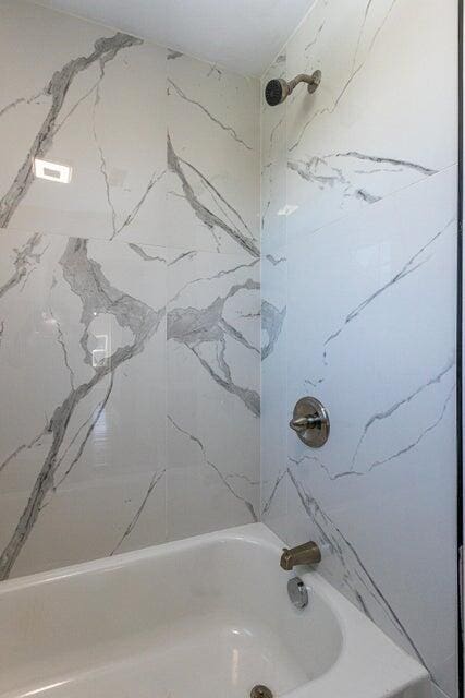401 E Main St, Danville, KY 40422 - bathroom featuring shower / bathtub combination
