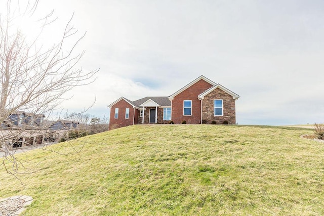 single story home with a front yard