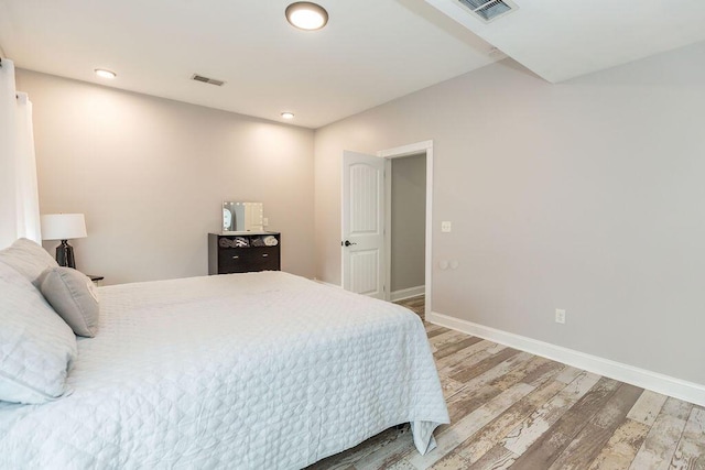bedroom featuring recessed lighting, light wood finished floors, visible vents, and baseboards