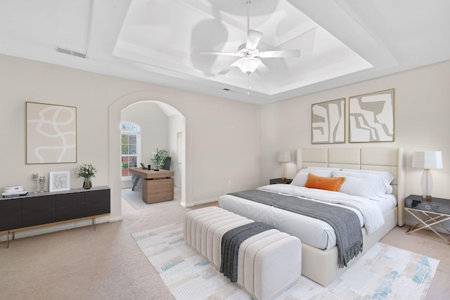 325 Long Branch Ln, Lexington, KY 40511 - bedroom featuring light carpet, arched walkways, a raised ceiling, and a ceiling fan