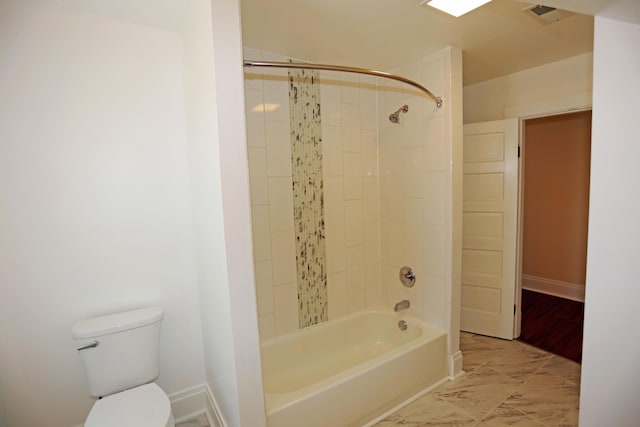 113 Olde Potomac Ave, Winchester, KY 40391 - bathroom with toilet, shower / washtub combination, visible vents, and baseboards