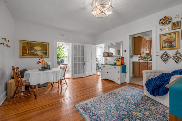 living area featuring a notable chandelier and light wood-style floors
