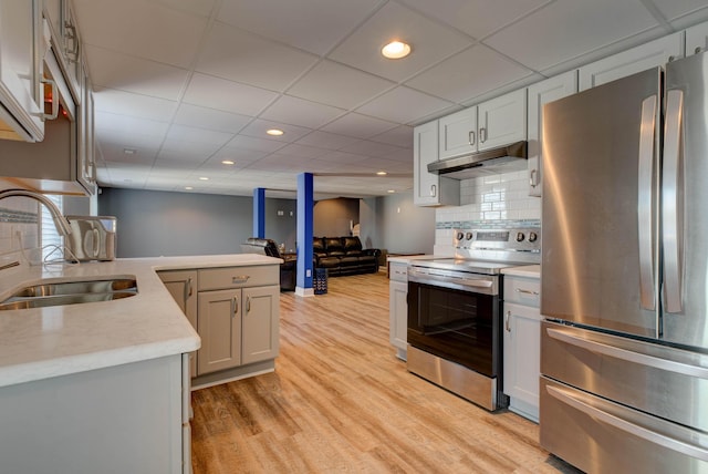 5141 Tristin Way, Catlettsburg, KY 41129 - kitchen featuring appliances with stainless steel finishes, a sink, light wood finished floors, a peninsula, and under cabinet range hood