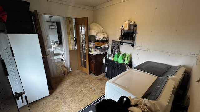 clothes washing area with laundry area and independent washer and dryer