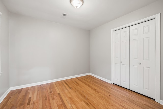 6473 Wildie Rd, Mount Vernon, KY 40456 - unfurnished bedroom with light wood-type flooring, baseboards, a closet, and visible vents