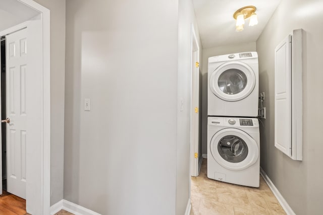 6473 Wildie Rd, Mount Vernon, KY 40456 - clothes washing area featuring baseboards and stacked washing maching and dryer